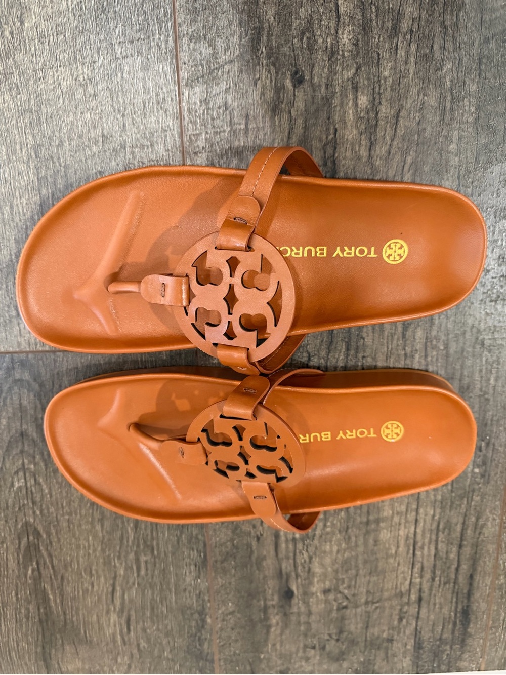 Tory Burch Leather Logo Thong Sandals in Cognac Brown - Picture 2 of 6